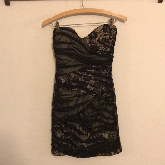 VENUS Dresses & Skirts - Lace textured dress